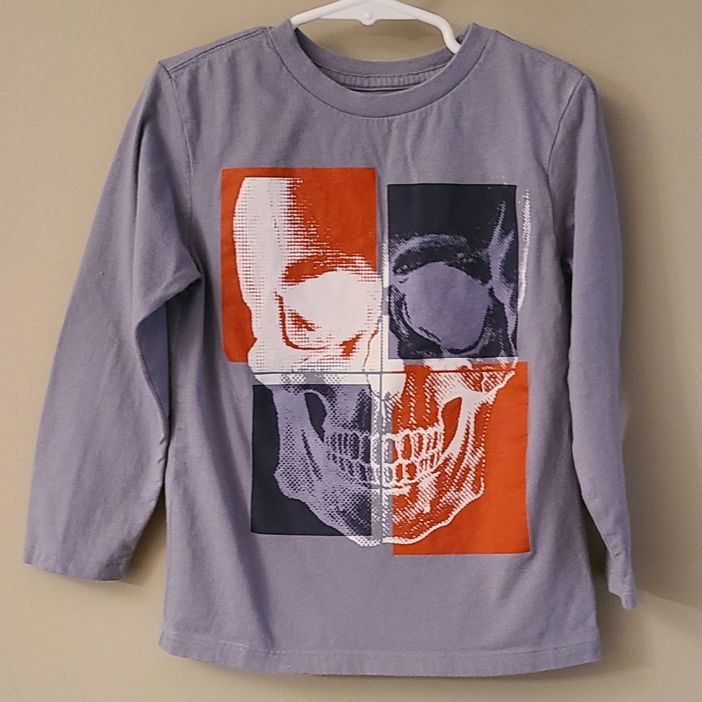 Grey skull long sleeved tee shirt